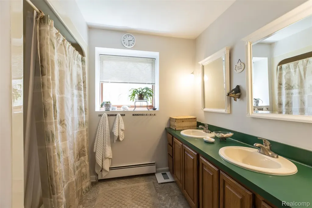 25425 6th Street Grosse Ile Township MI 48138