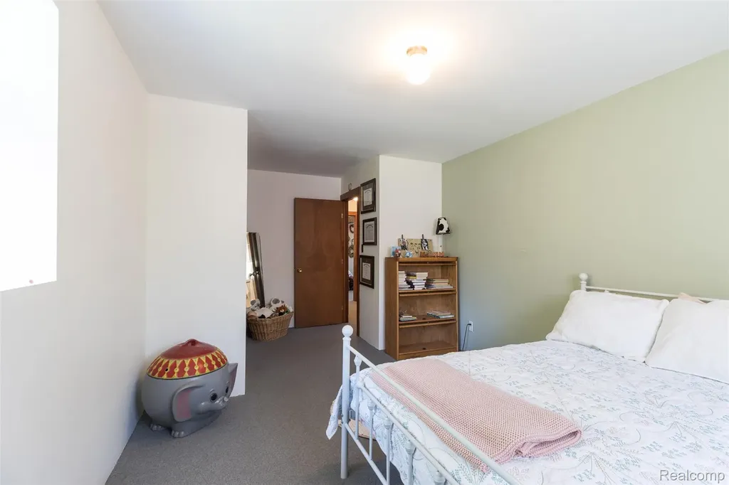 25425 6th Street Grosse Ile Township MI 48138