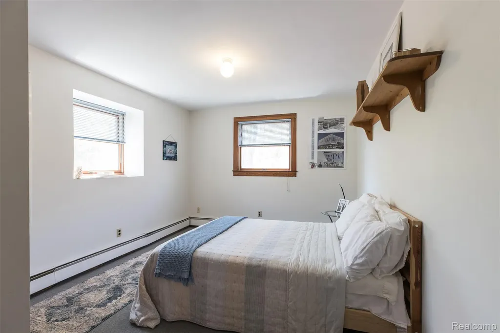25425 6th Street Grosse Ile Township MI 48138