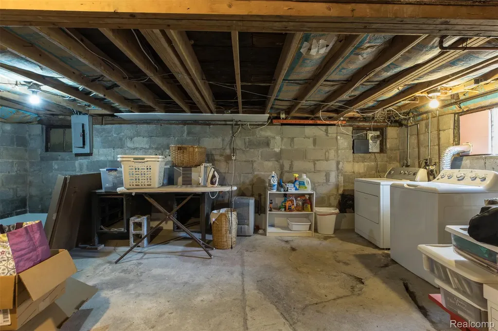 25425 6th Street Grosse Ile Township MI 48138