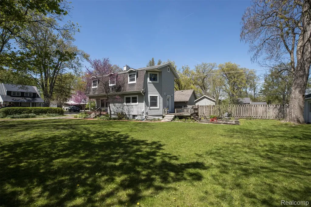 25425 6th Street Grosse Ile Township MI 48138