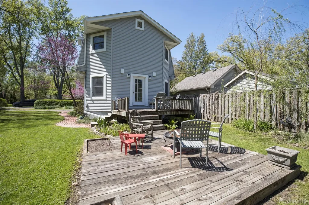 25425 6th Street Grosse Ile Township MI 48138