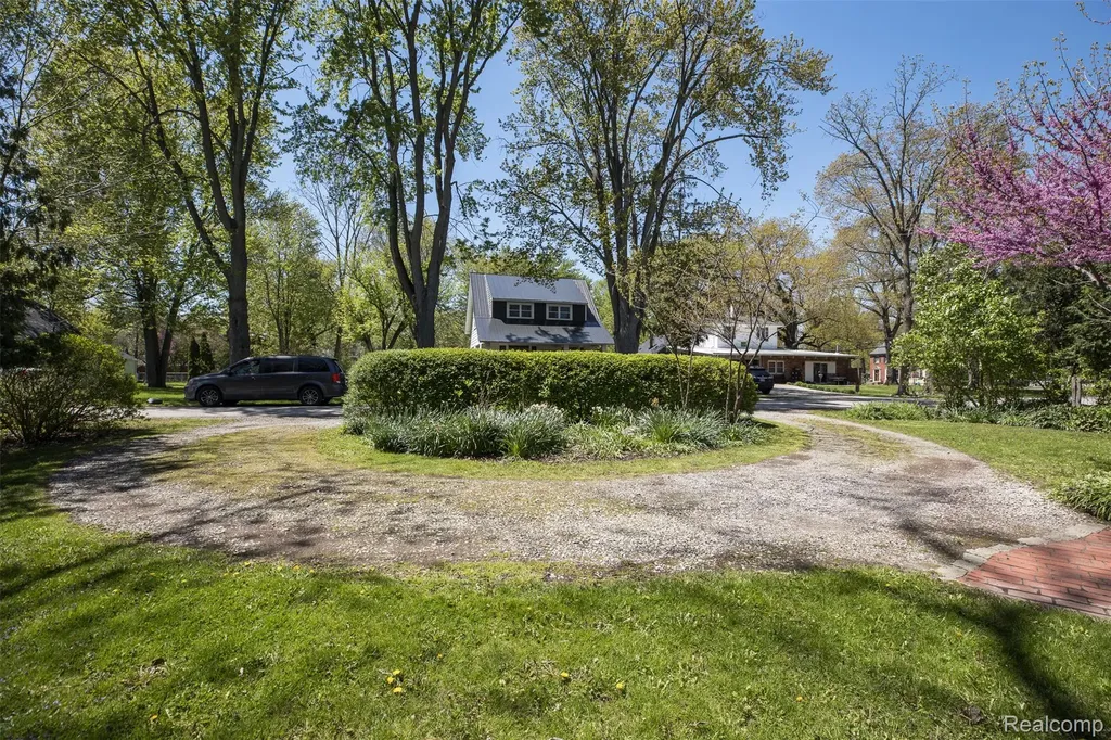 25425 6th Street Grosse Ile Township MI 48138