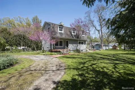 25425 6TH Street Grosse Ile Township MI 48138
