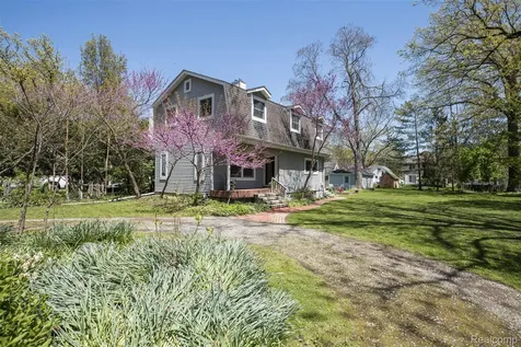 25425 6TH Street Grosse Ile Township MI 48138