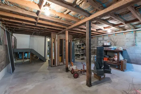 25425 6TH Street Grosse Ile Township MI 48138