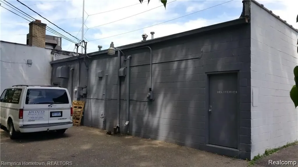 6865 Middlebelt Road Garden City City MI 48135