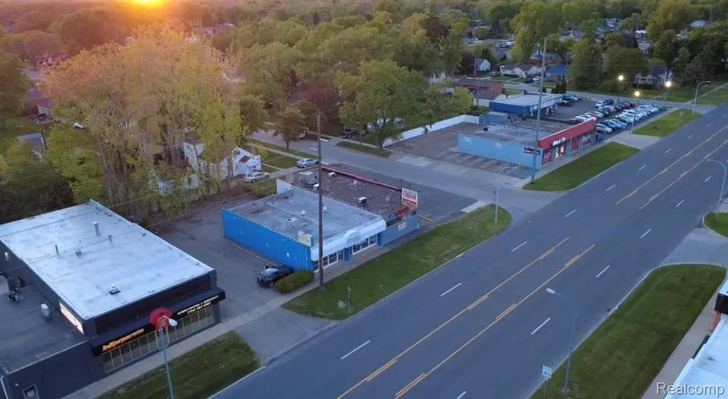 6865 Middlebelt Road Garden City City MI 48135