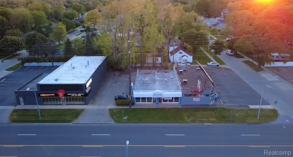 6865 Middlebelt Road Garden City City MI 48135