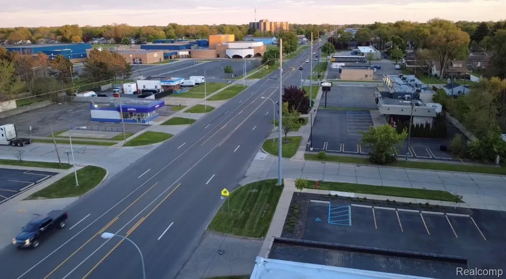 6865 Middlebelt Road Garden City City MI 48135