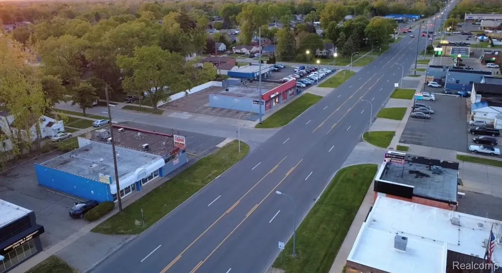 6865 Middlebelt Road Garden City City MI 48135