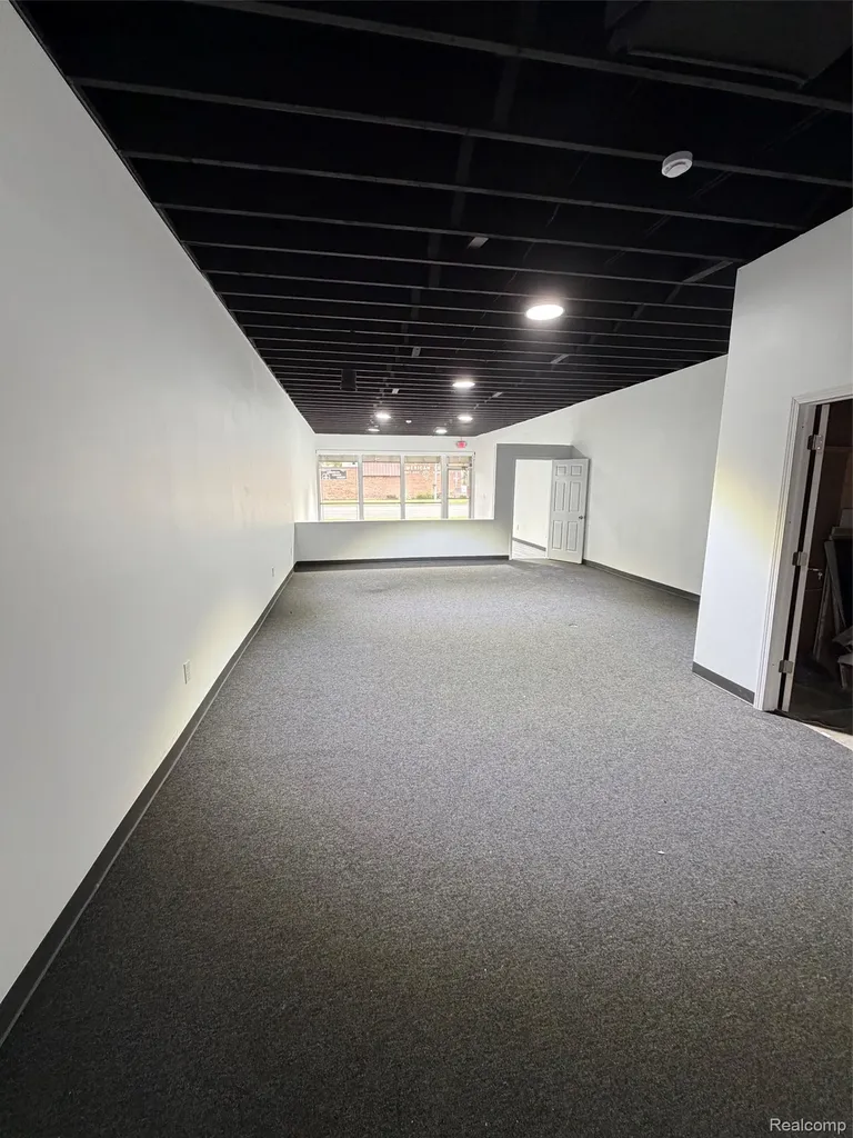 6865 Middlebelt Road Garden City City MI 48135