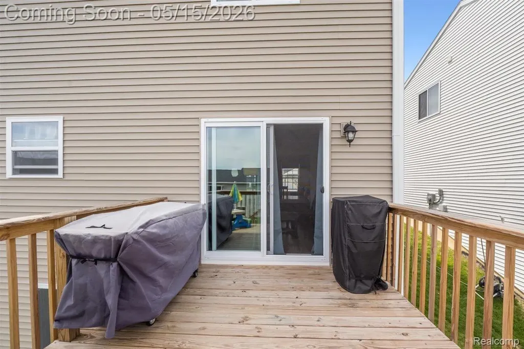 2888 Sycamore River Drive Handy Township MI 48836