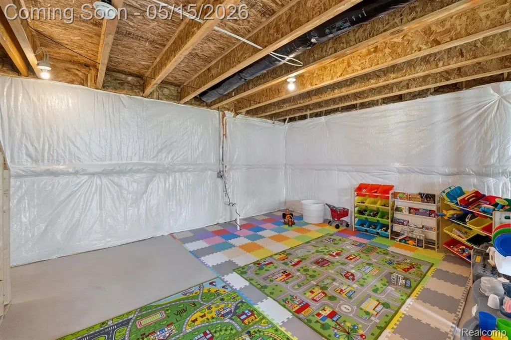 2888 Sycamore River Drive Handy Township MI 48836