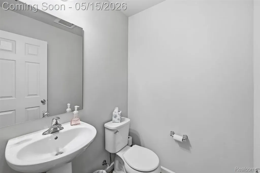 2888 Sycamore River Drive Handy Township MI 48836