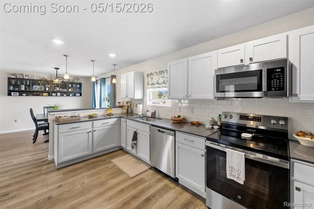 2888 Sycamore River Drive Handy Township MI 48836