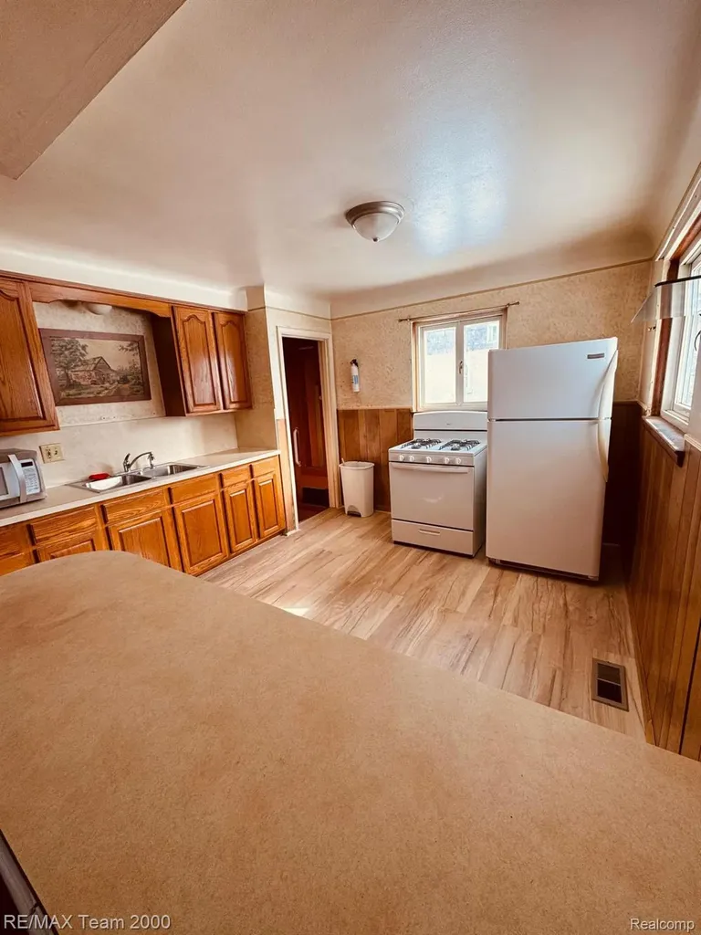 1402 Morris Avenue Lincoln Park City MI 48146