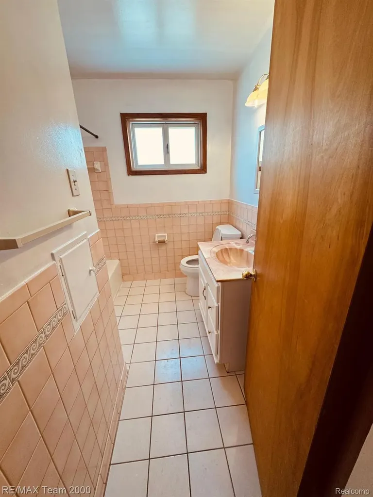 1402 Morris Avenue Lincoln Park City MI 48146