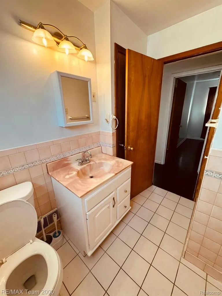 1402 Morris Avenue Lincoln Park City MI 48146