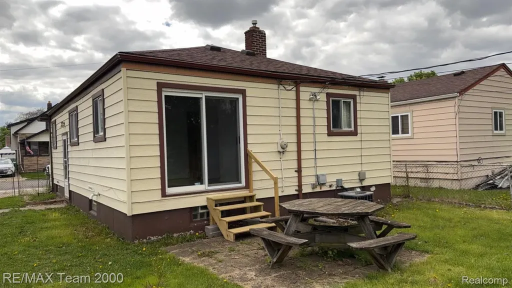 1402 Morris Avenue Lincoln Park City MI 48146