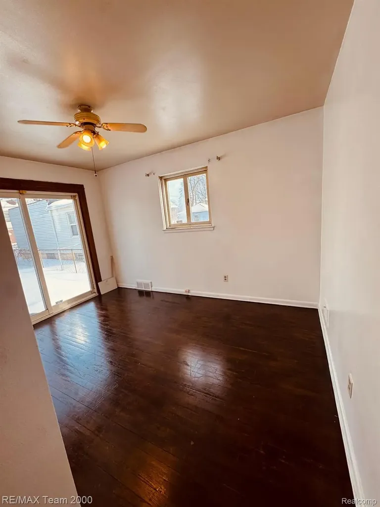 1402 Morris Avenue Lincoln Park City MI 48146