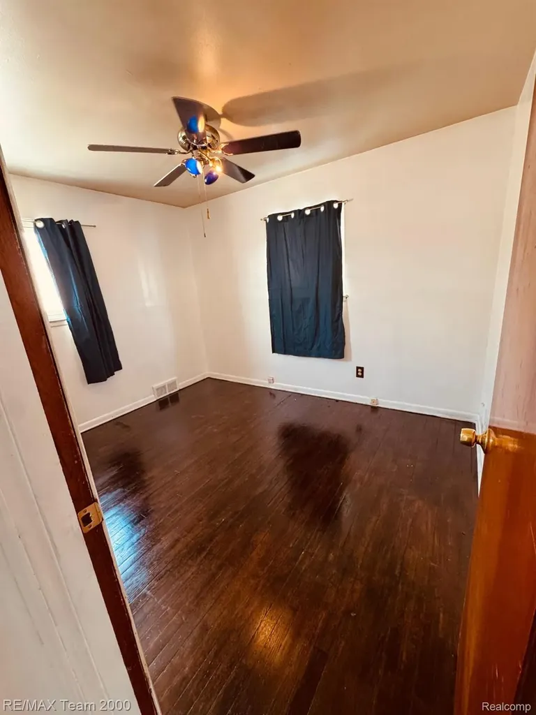 1402 Morris Avenue Lincoln Park City MI 48146