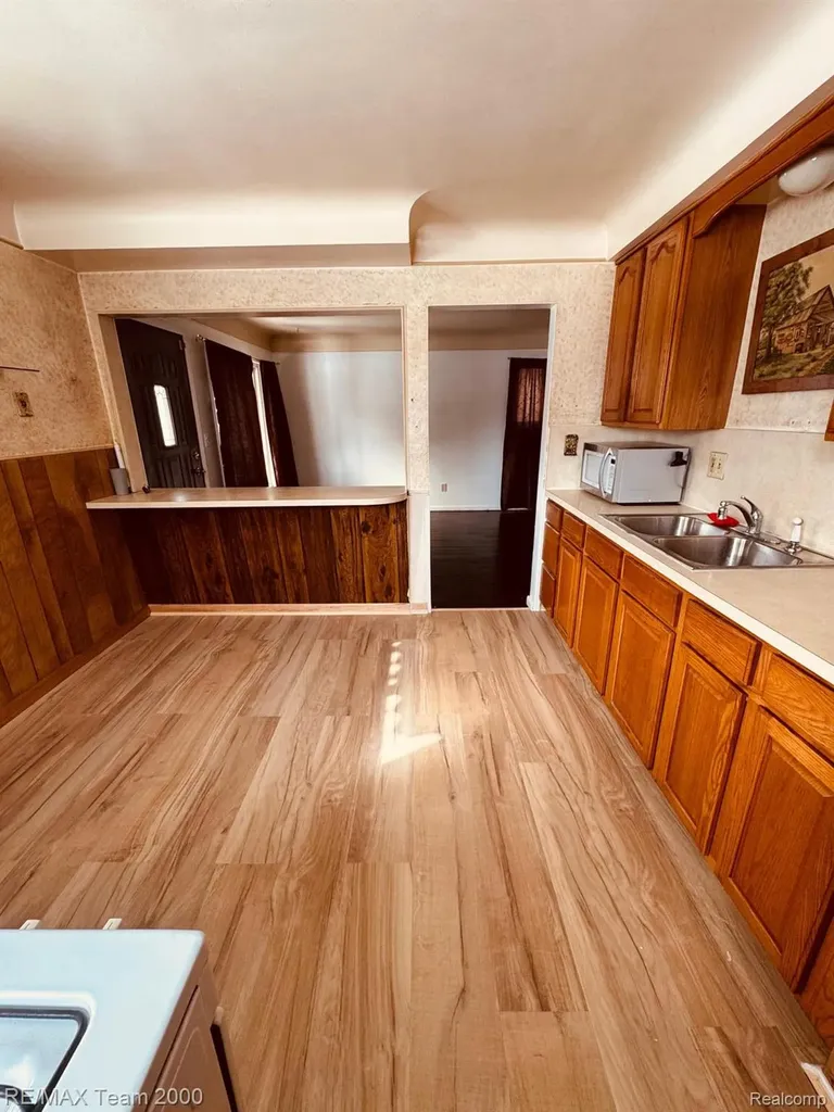 1402 Morris Avenue Lincoln Park City MI 48146