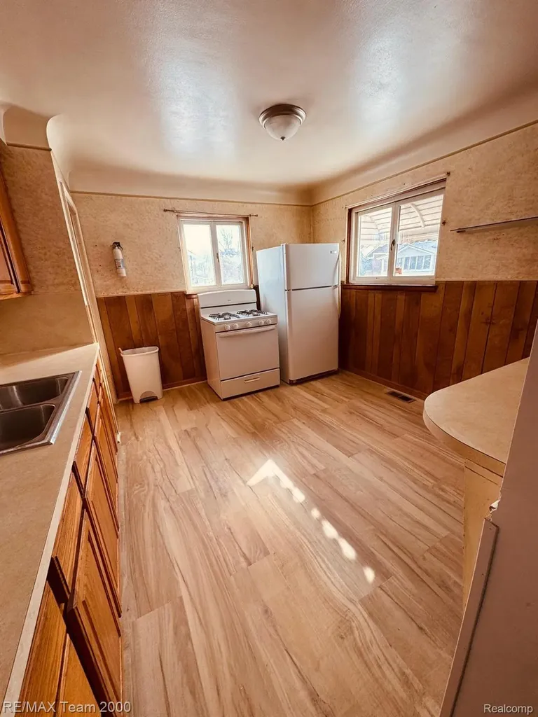 1402 Morris Avenue Lincoln Park City MI 48146