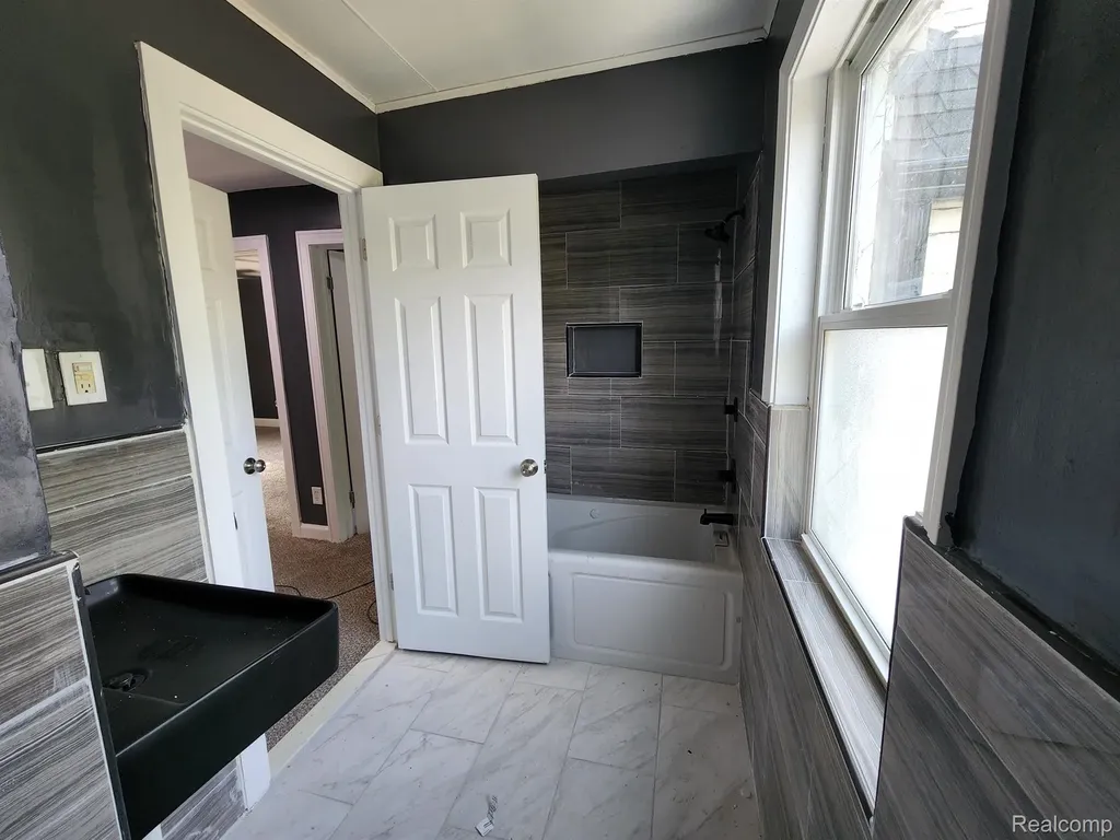 17377 Pennington Drive Detroit City MI 48221