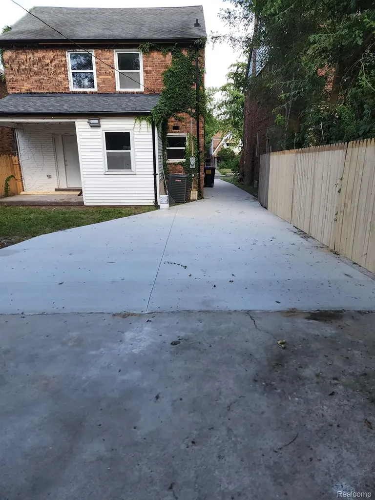 17377 Pennington Drive Detroit City MI 48221