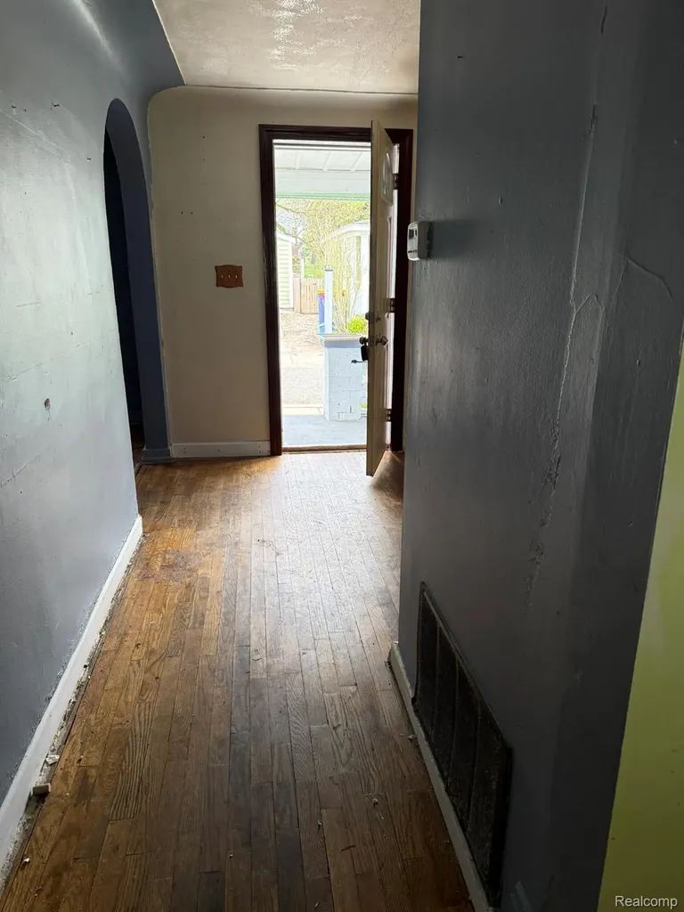 52 Batavia Place NE Grand Rapids City MI 49503