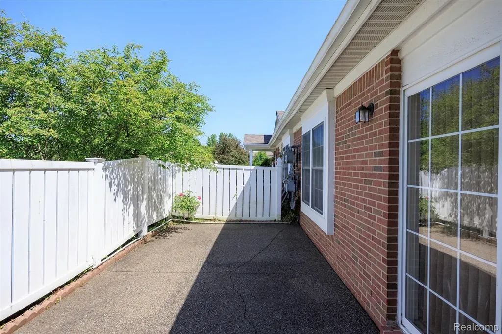 42268 Hanover Drive Van Buren Charter Township MI 48111