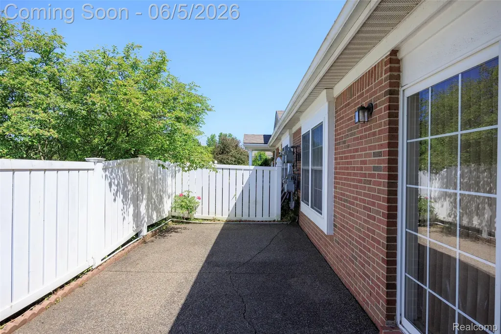 42268 Hanover Drive Van Buren Charter Township MI 48111