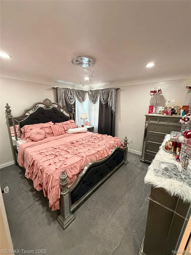 6624 Centralia Street Dearborn Heights City MI 48127