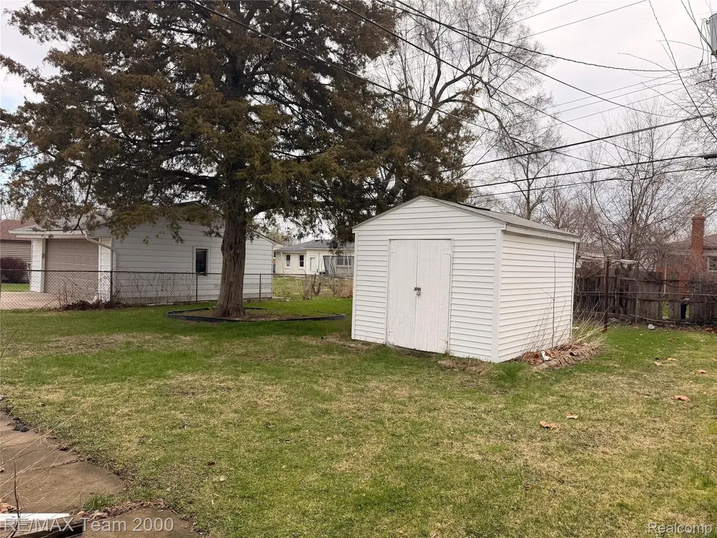 6624 Centralia Street Dearborn Heights City MI 48127
