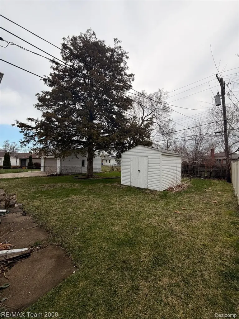6624 Centralia Street Dearborn Heights City MI 48127