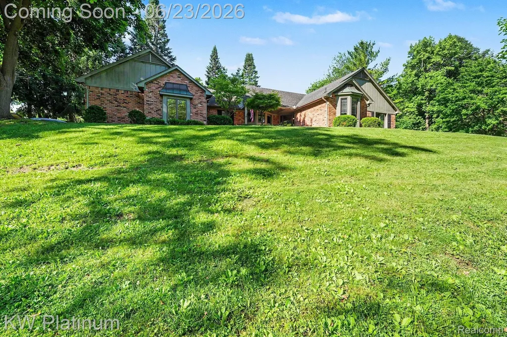 41945 Hillview Drive Sterling Heights City MI 48314