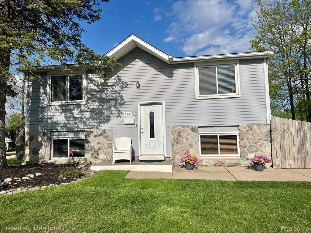 1465 S Norma Street Westland City MI 48186
