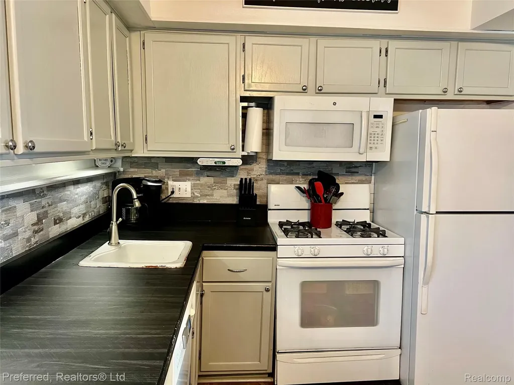 1465 S Norma Street Westland City MI 48186