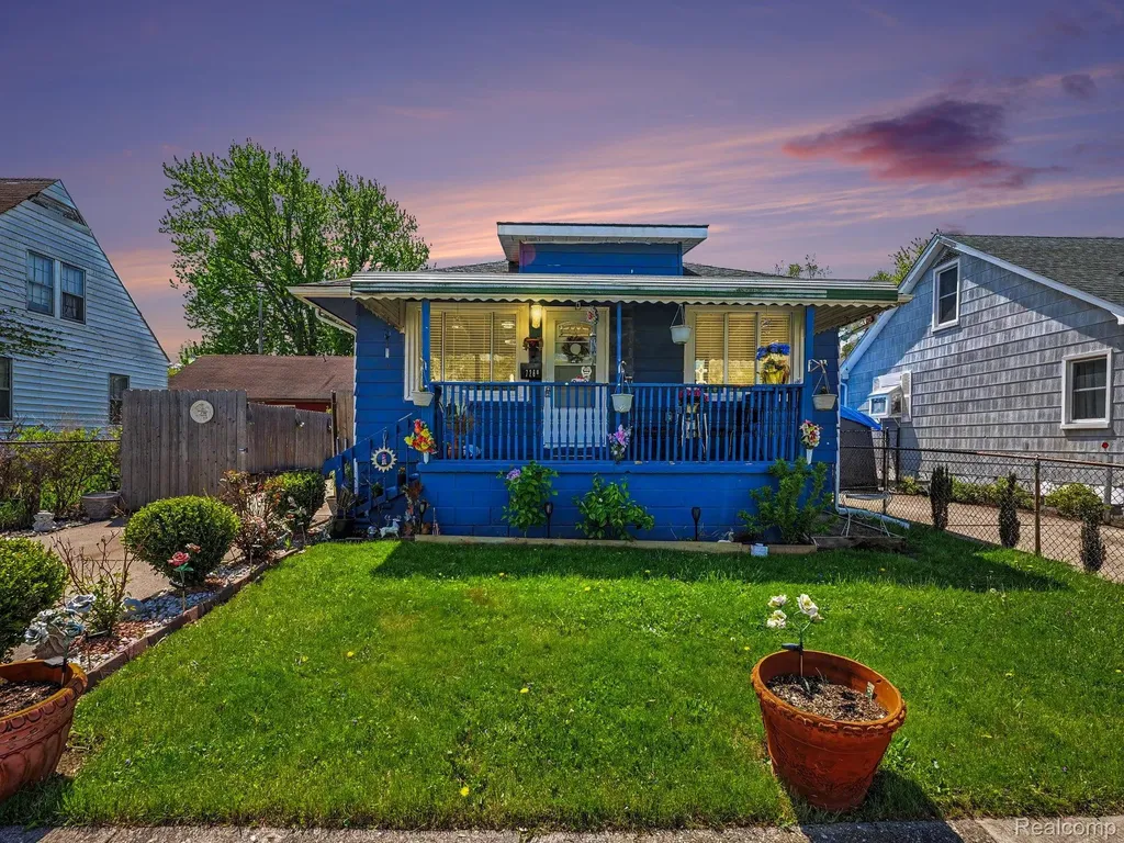 7268 Hupp Avenue Warren City MI 48091