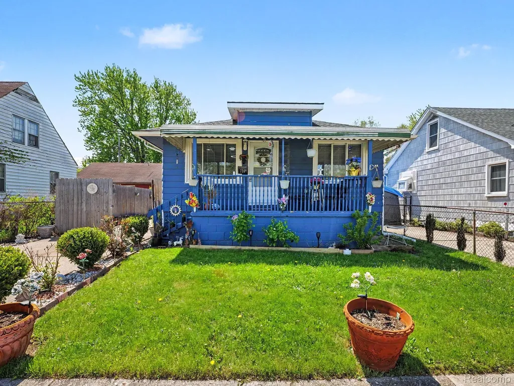 7268 Hupp Avenue Warren City MI 48091