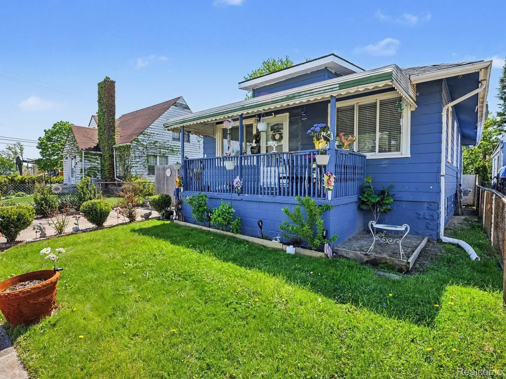 7268 Hupp Avenue Warren City MI 48091
