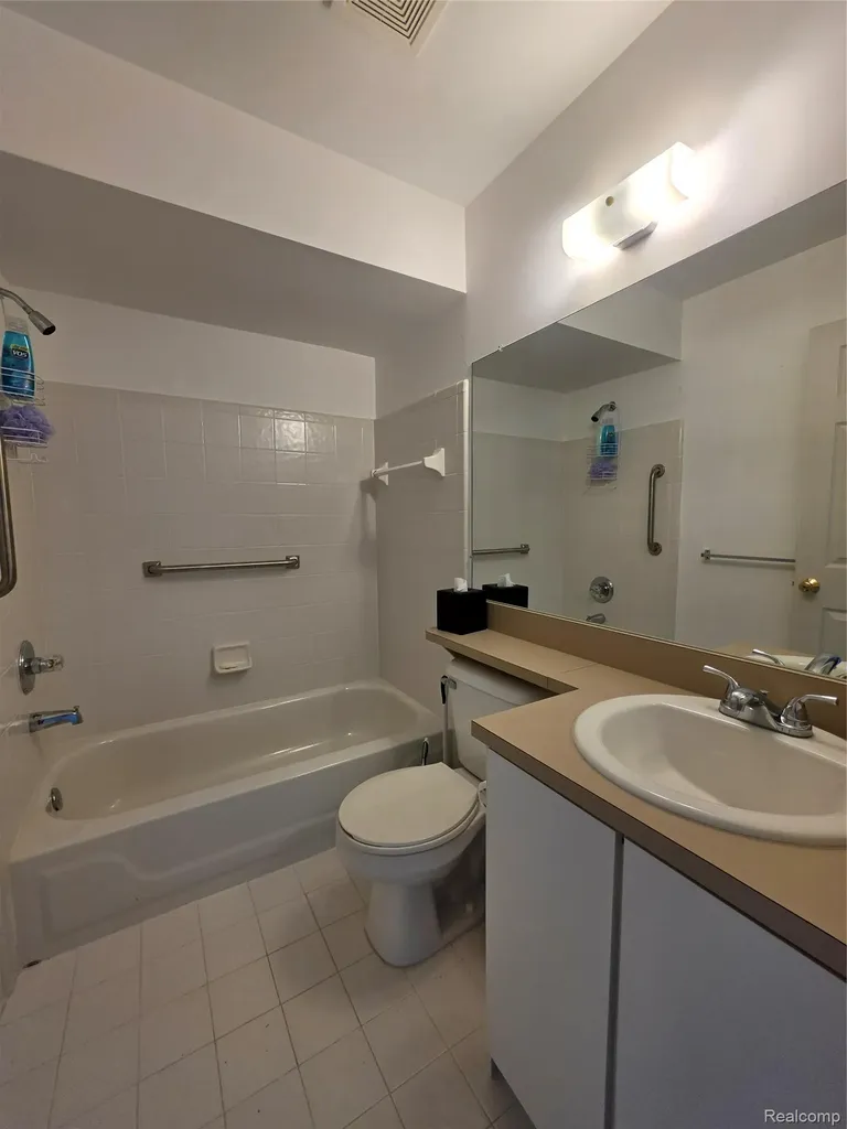 48484 Savoy Court Shelby Charter Township MI 48315