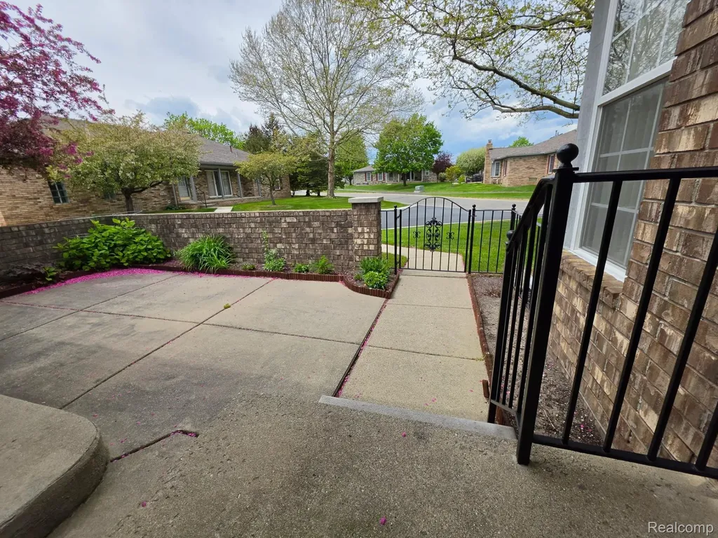 48484 Savoy Court Shelby Charter Township MI 48315