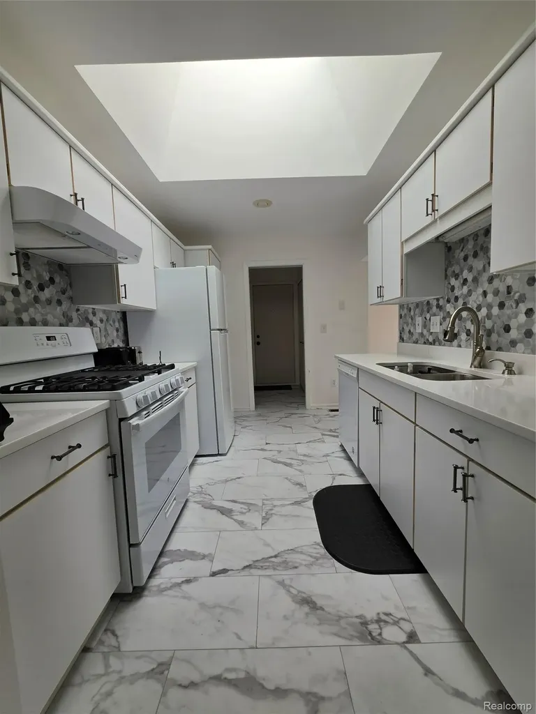 48484 Savoy Court Shelby Charter Township MI 48315