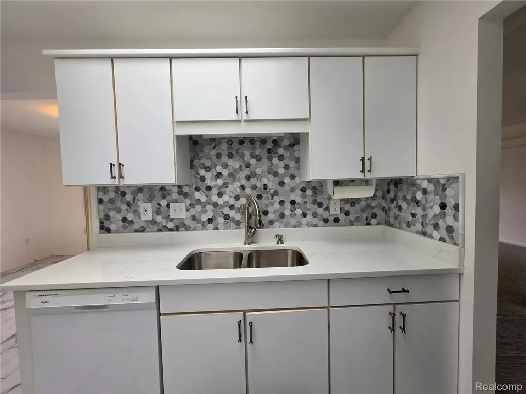 48484 Savoy Court Shelby Charter Township MI 48315