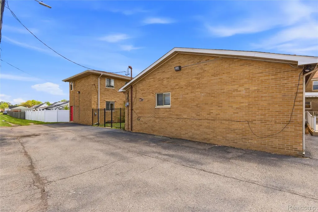 19621 Wood Street Melvindale City MI 48122