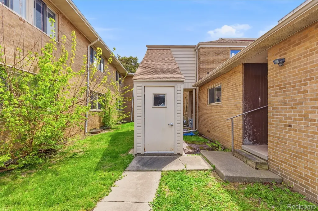 19621 Wood Street Melvindale City MI 48122