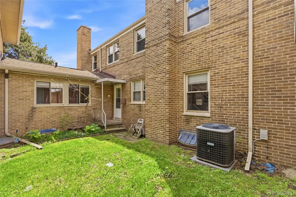 19621 Wood Street Melvindale City MI 48122