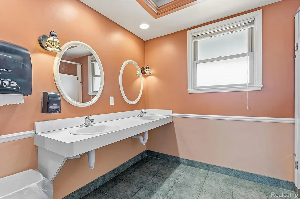 19621 Wood Street Melvindale City MI 48122